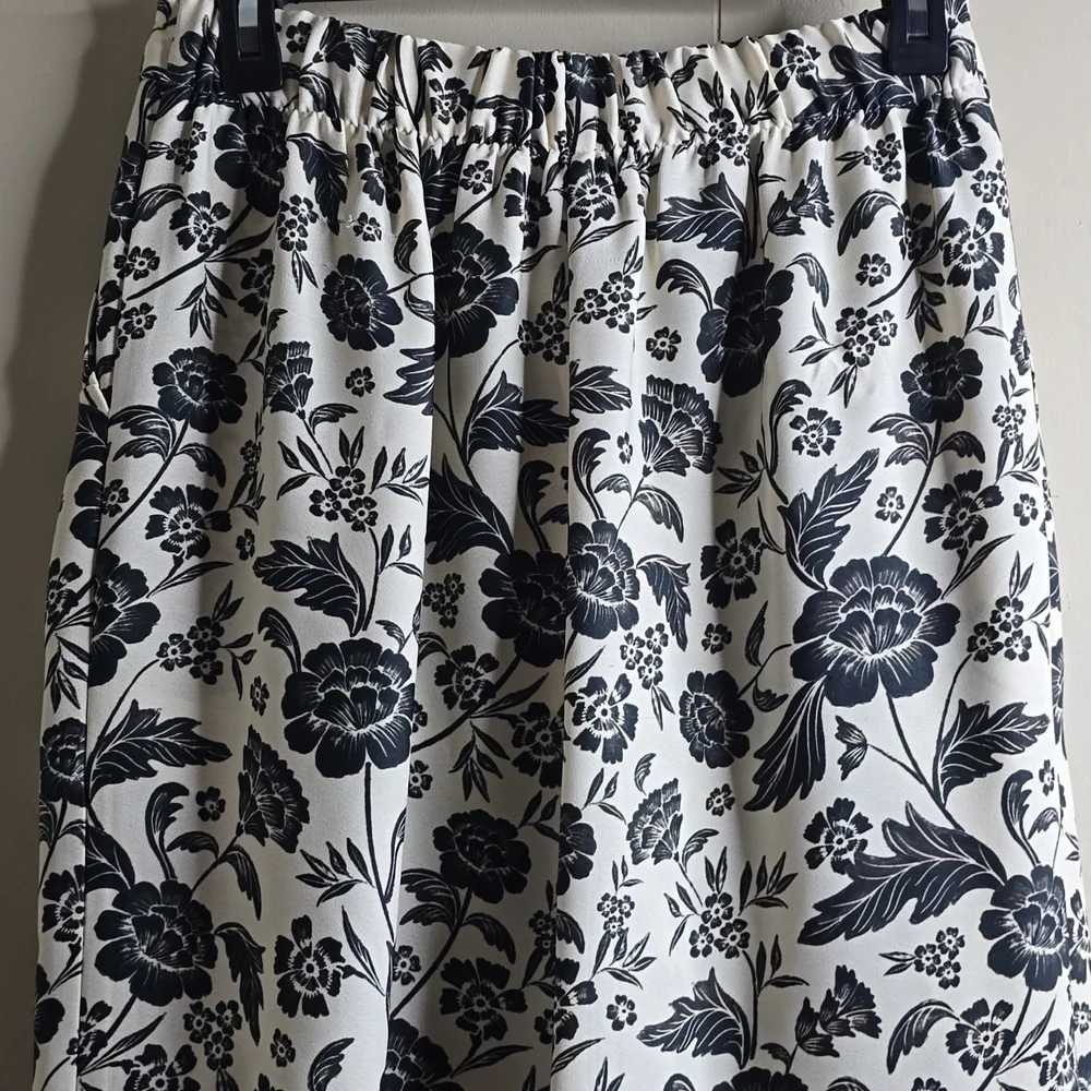 Alex Marie Amara Satin Crepe Black Floral Print High Waist Flat Front Pant Small - Picture 9 of 12